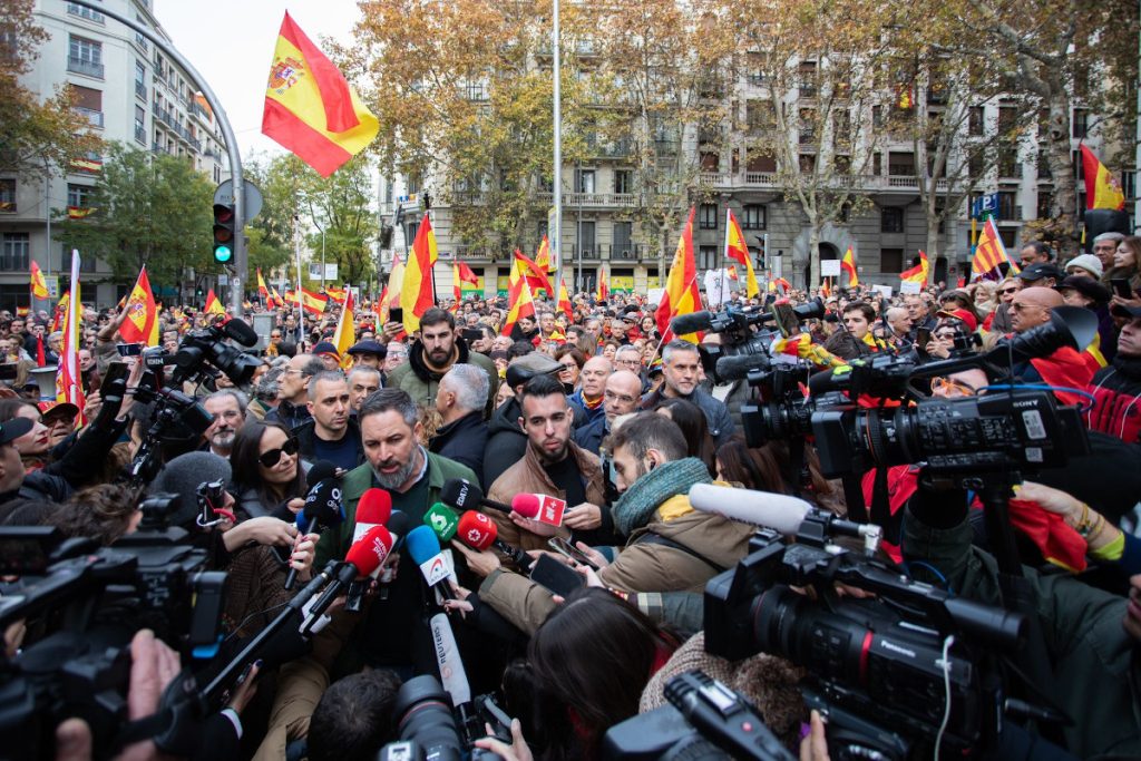 La Fiscalía trata de vincular a Vox con Revuelta por dos concejales y un íntimo de Mariscal 2 Moncloa Santiago Abascal, presidente de Vox, en la protesta de Denaes en Ferraz