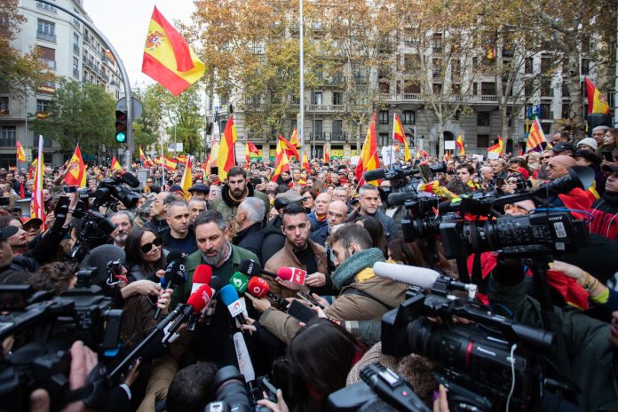 Santiago Abascal, presidente de Vox, en la protesta de Denaes en Ferraz