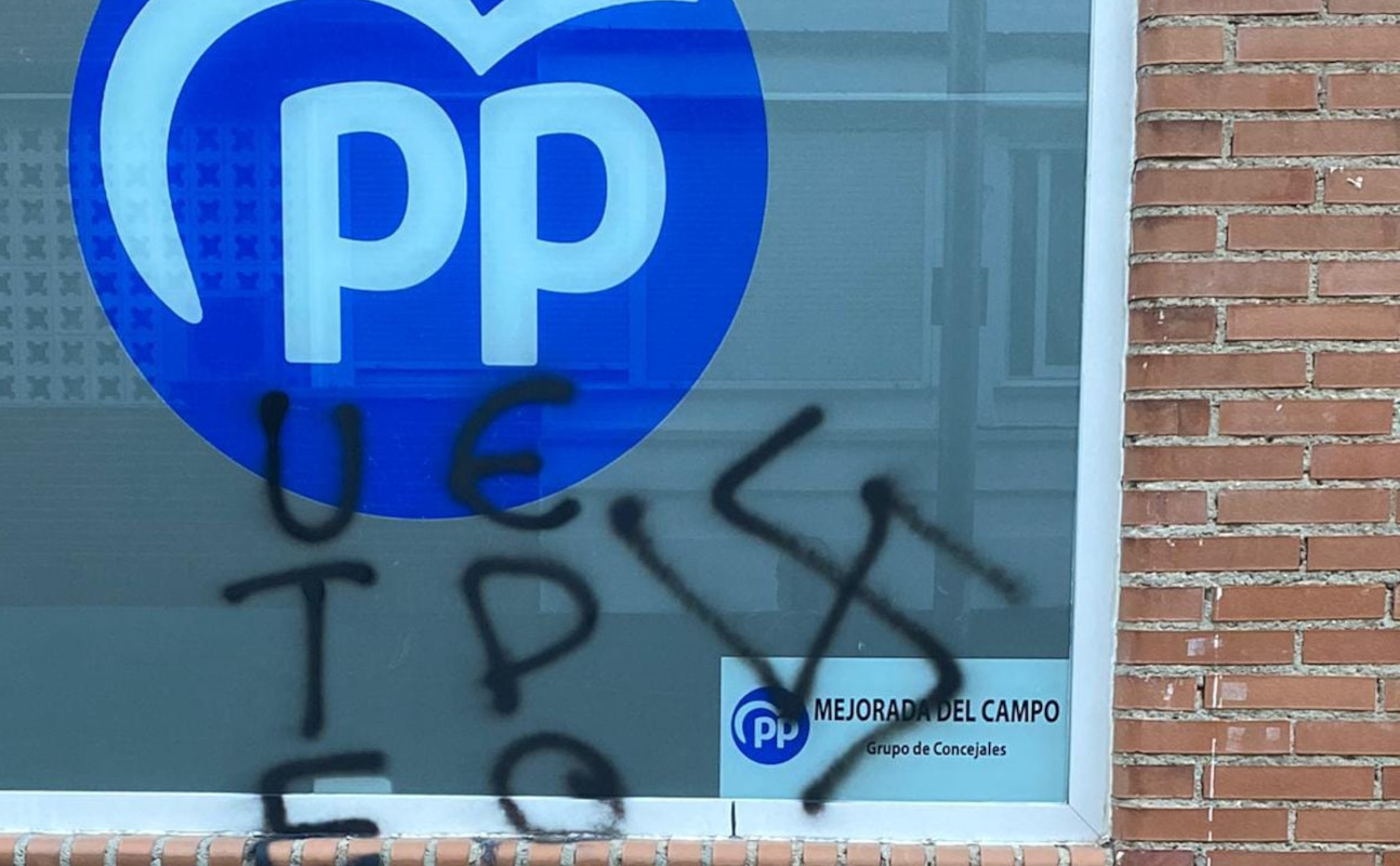 La sede del PP de Mejorada del Campo fue atacada.