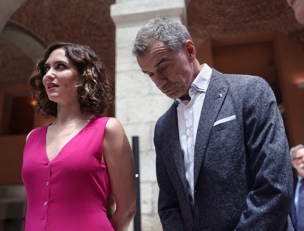 IU se mofa de Bartolomé González al frente de la Oficina del Español 1 Moncloa Toni Cantó fue el primer director de la Oficina del Español.