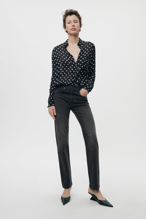 Descubre 10 irresistibles blusas rebajadas de Zara, perfectas para lucir con vaqueros en primavera. Desde menos de 10€ 2 Moncloa 8790390932 1 1 1 Moncloa