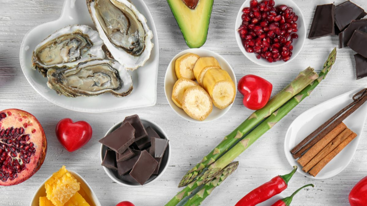 Sube la temperatura con estos afrodisíacos naturales, ¡y sorpréndete! 4 Moncloa CÓMO INCORPORAR LOS AFRODISÍACOS NATURALES EN TU VIDA