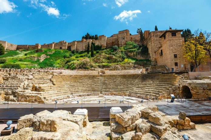 Descubre la Málaga romana: tesoros arqueológicos, monumentos y lugares que te transportan al fascinante pasado histórico