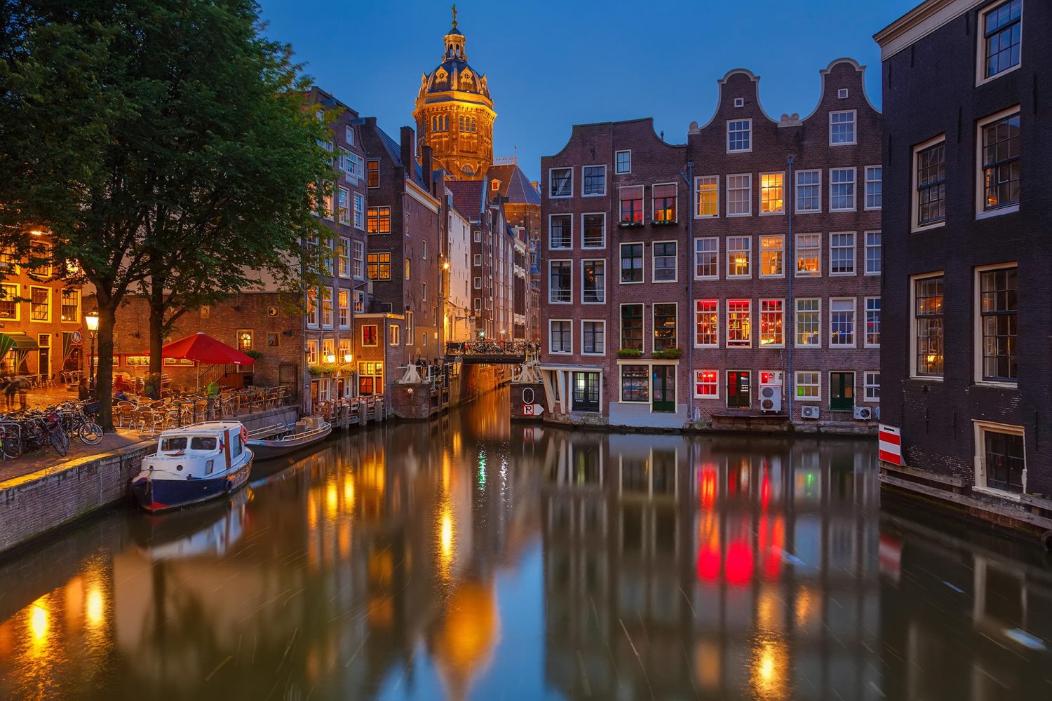 Ámsterdam revelado: Información esencial que debes conocer antes de embarcarte en tu inolvidable viaje a la ciudad 3 Moncloa INMERSIÓN CULTURAL: EVENTOS Y FESTIVIDADES IMPRESCINDIBLES