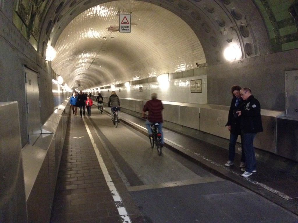 Descubre el legado ciclista: el carril bici subterráneos más antiguos de Europa, transitado diariamente por 7.000 entusiastas 3 Moncloa Un espacio para la creatividad artística