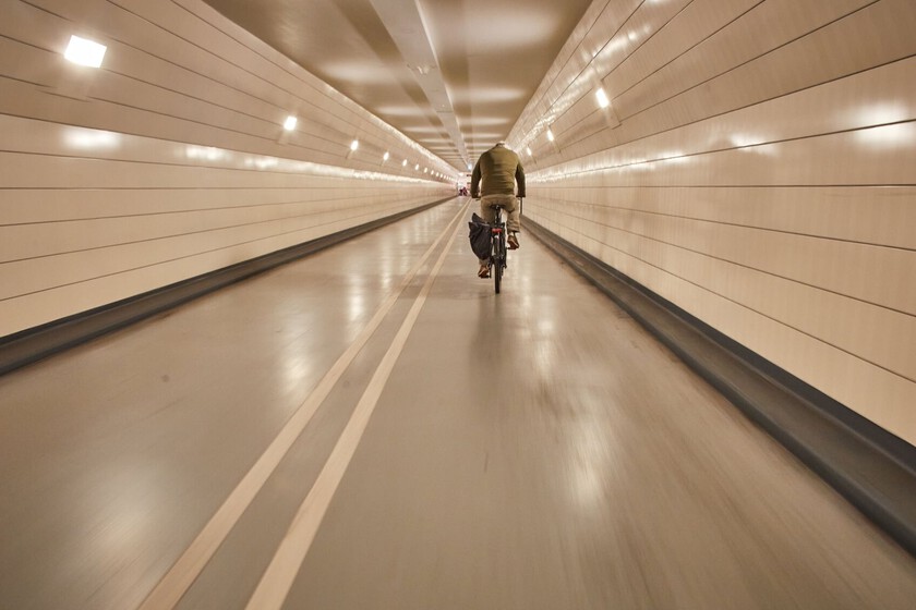 Descubre el legado ciclista: el carril bici subterráneos más antiguos de Europa, transitado diariamente por 7.000 entusiastas 1 Moncloa El misterio bajo tierra