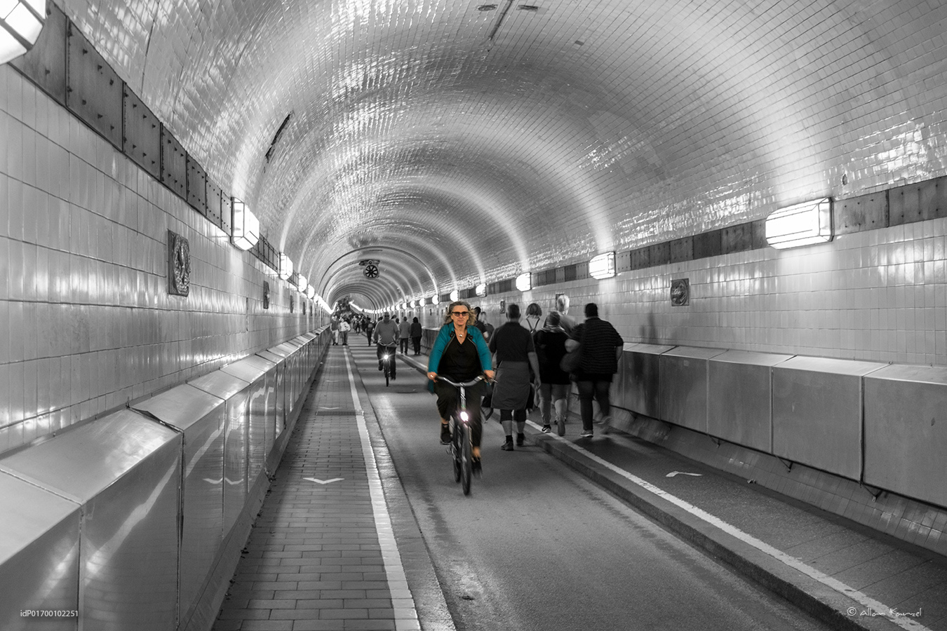 Descubre el legado ciclista: el carril bici subterráneos más antiguos de Europa, transitado diariamente por 7.000 entusiastas 2 Moncloa El futuro del carril bici subterráneo