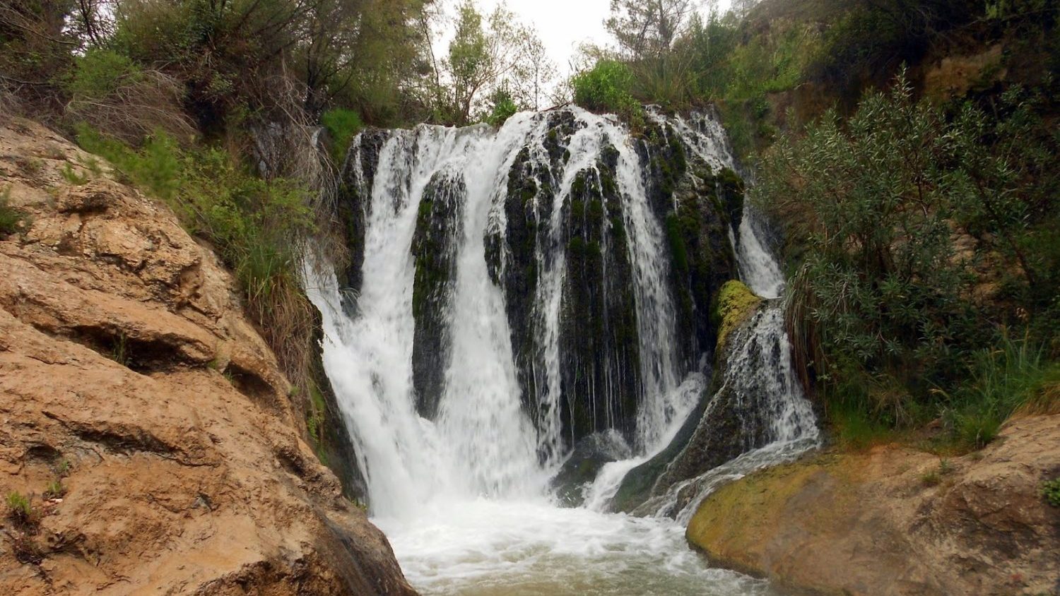 UN CAPRICHO NATURAL: LA CASCADA DE LETUR