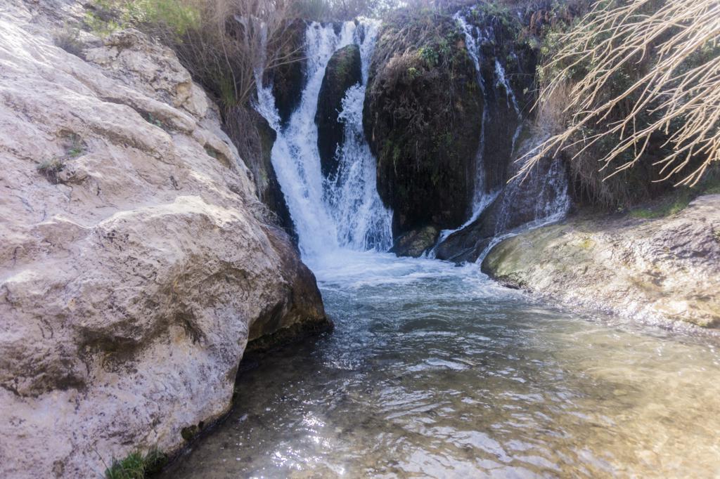 Maravilla invernal: Descubre la impresionante cascada española que no puedes perderte este invierno. ¡Asombro asegurado!
