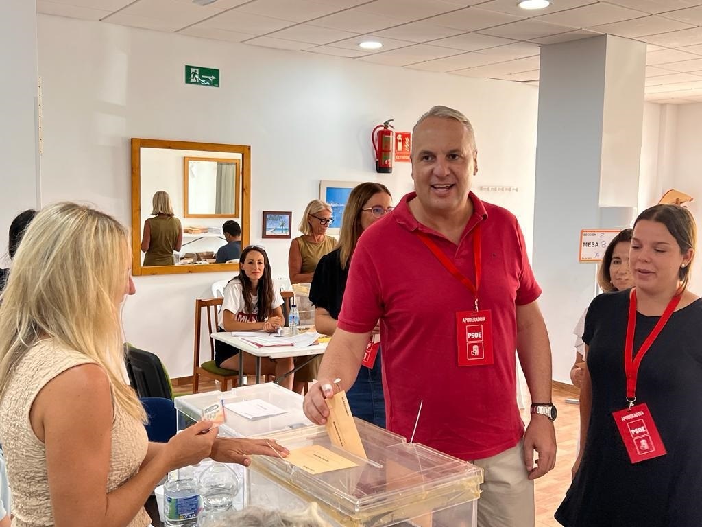 Ruiz Boix (PSOE) renuncia a su acta en la Diputación de Cádiz 2 Moncloa Ruiz Boix (PSOE) renuncia a su acta en la Diputación de Cádiz | Foto: PSOE CÁDIZ