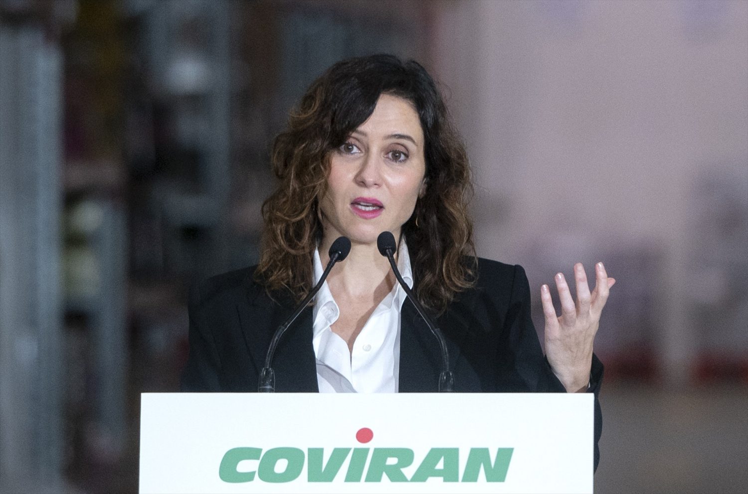 Ayuso presume ante Aragonès de su gestión del agua
