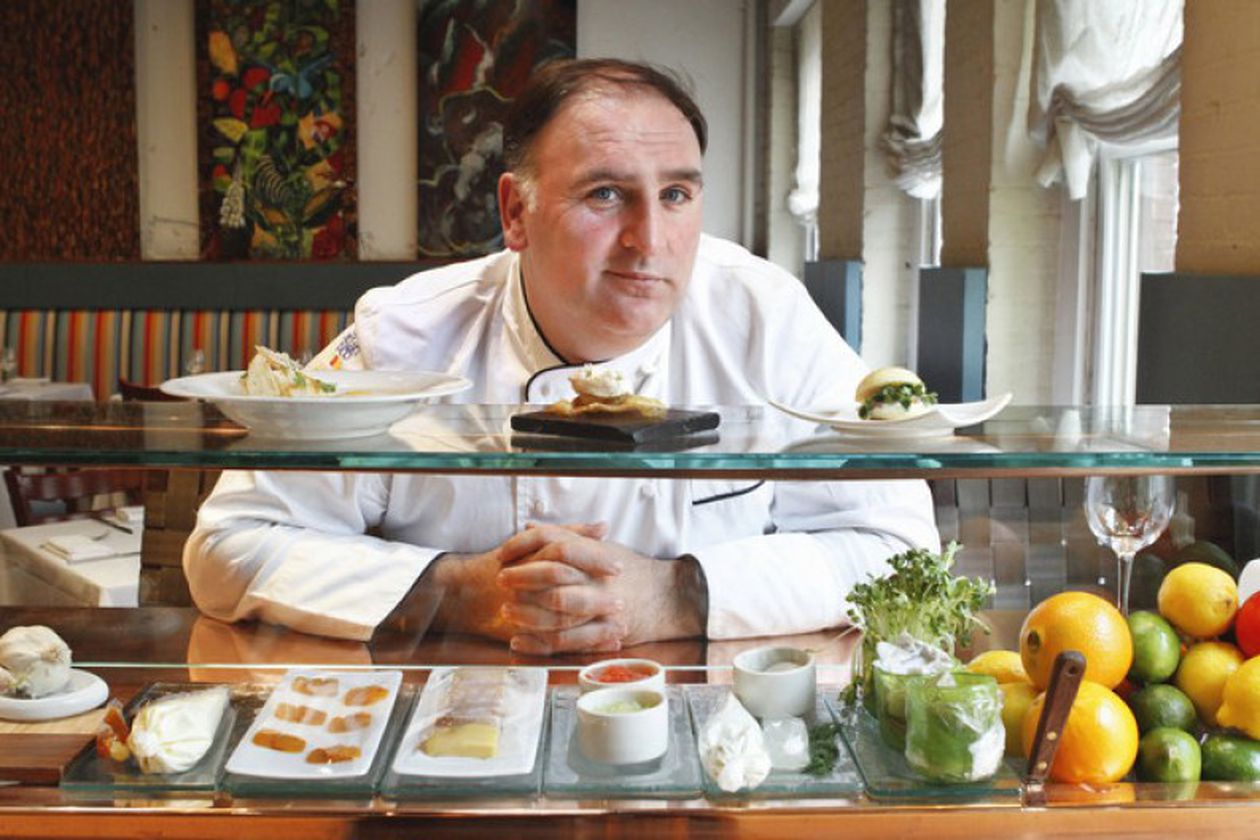 Jose Andrés nos revela su secreto para su innovadora técnica molecular en la cocina 4 Moncloa LA INFLUENCIA GLOBAL DE JOSÉ ANDRÉS