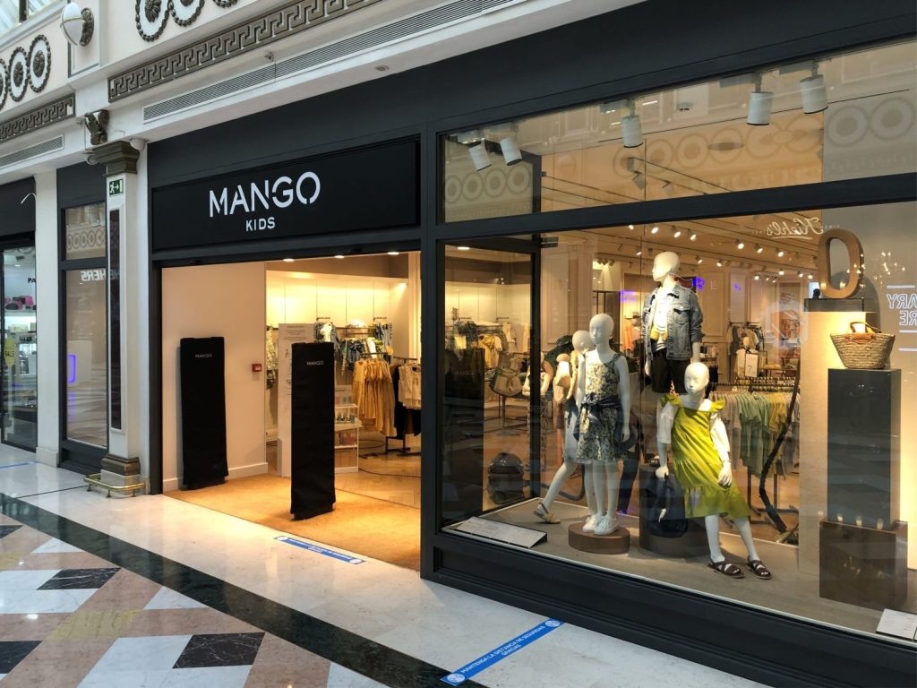 Esta primavera 2024, Mango propone un estilo cautivador con camisas cruzadas: ¡Elegancia sin botones evidentes! 3 Moncloa mango