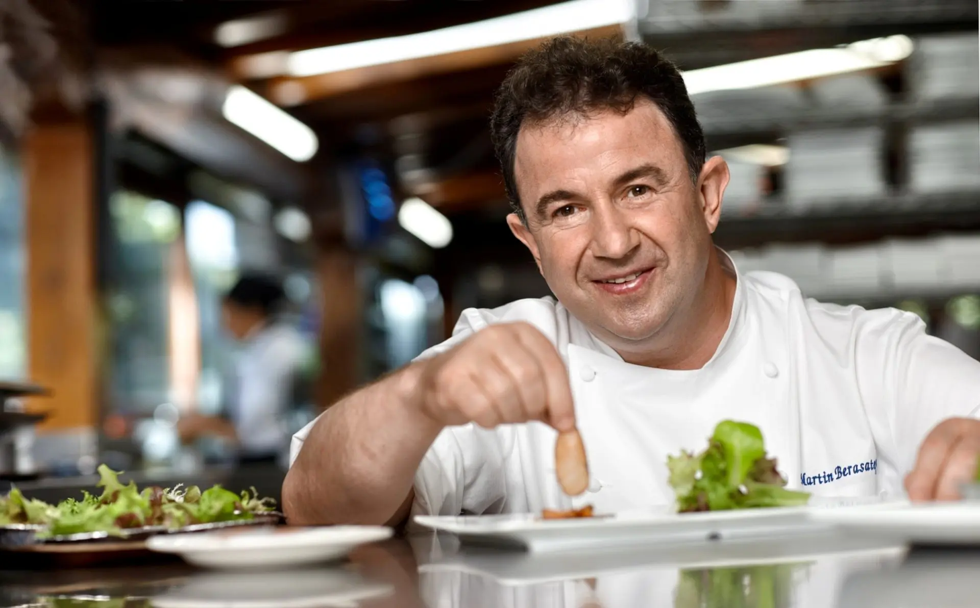 Sabores inesperados: Martín Berasategui reinventa la alta cocina con el 'guiso anticrisis' y una carne sorprendentemente asequible 1 Moncloa UNA OLLA LLENA DE INNOVACIÓN
