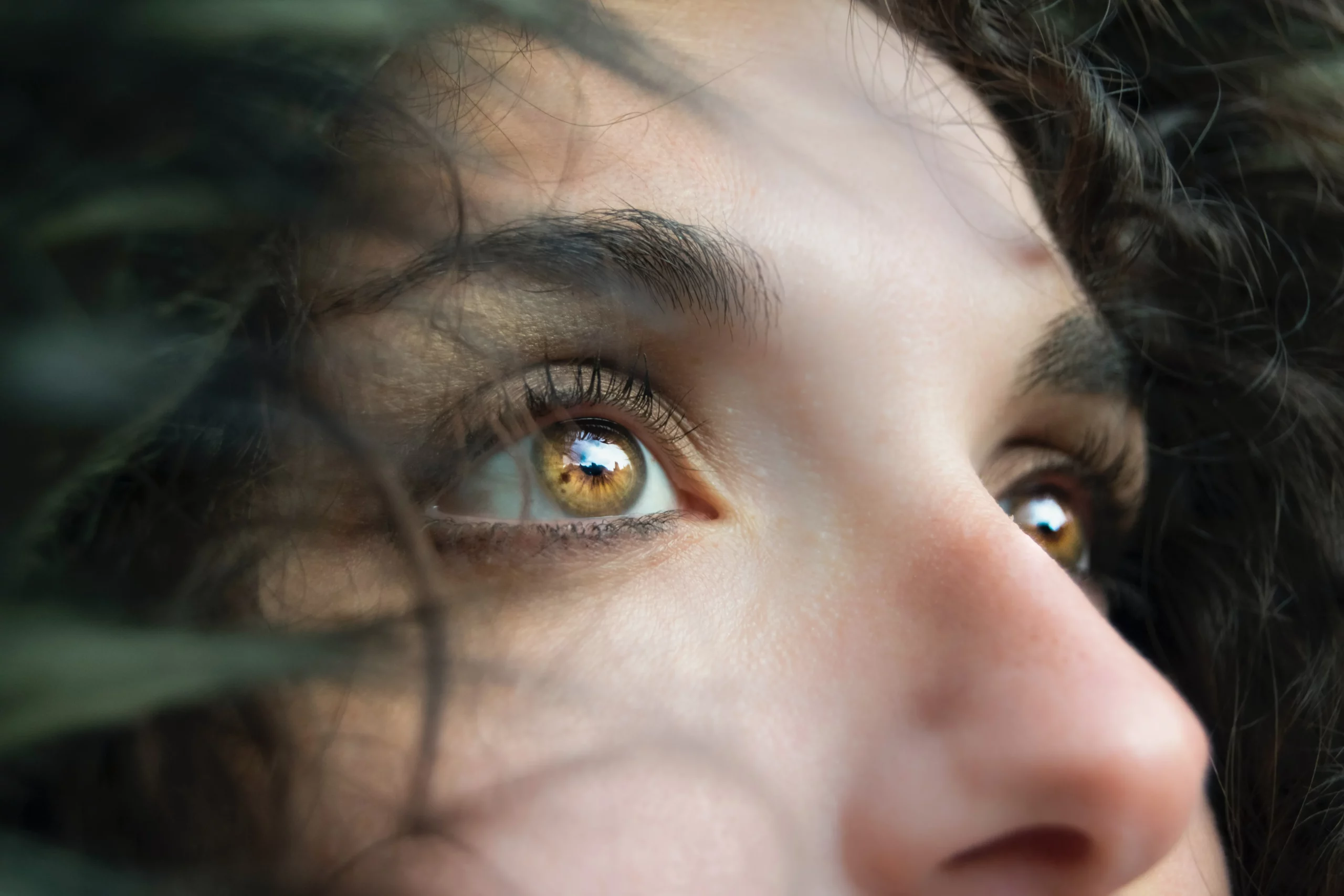 Ojos radiantes: 6 soluciones infalibles para aliviar el enrojecimiento y recuperar la frescura de tu mirada 2 Moncloa INNOVACIONES PARA EL CUIDADO OCULAR: PRODUCTOS Y HÁBITOS MODERNOS