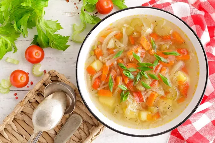 Receta de sopa de verduras en juliana para combatir el frío 3 Moncloa Sopa Juliana de Verduras Moncloa