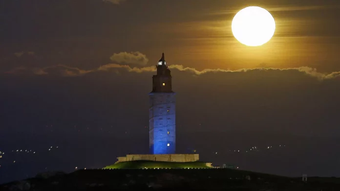 Torre de Hércules: ¿Leyenda o Verdad? El Misterio te Esperan en A Coruña