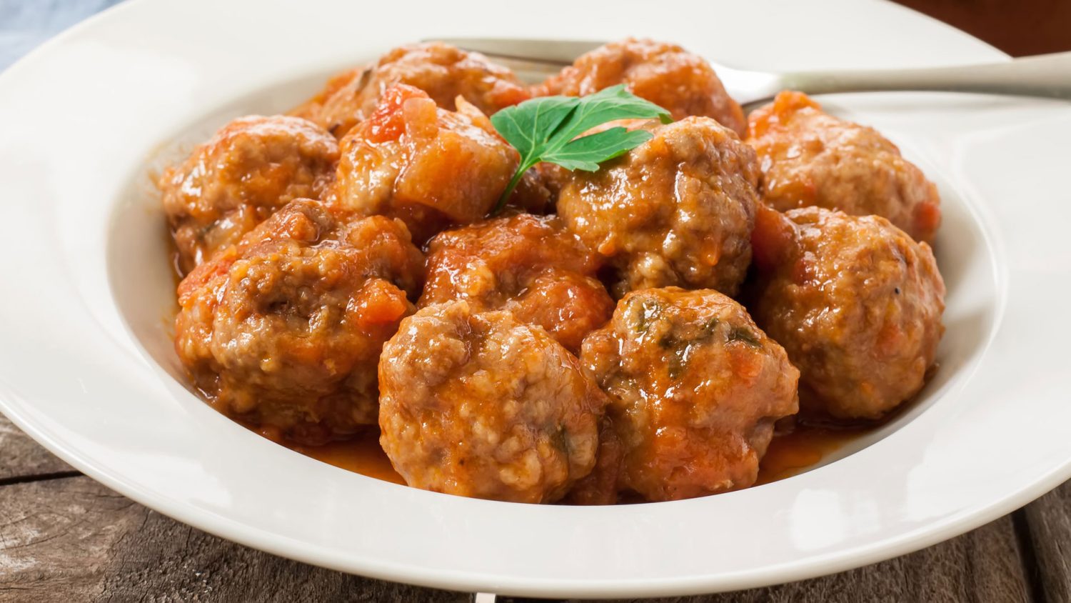 Deliciosas albóndigas con irresistible salsa de almendras: Una receta fácil que conquistará tu paladar sin complicaciones 2 Moncloa UNA RECETA SENCILLA PARA TODOS