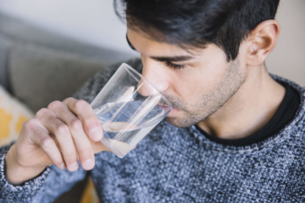 BAJAR DE PESO SOLO CON AGUA: EL ORIGEN DE LA DIETA DEL AGUA EN JAPÓN