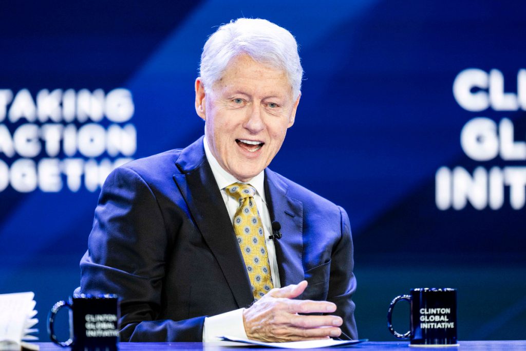 La terrorífica lista del caso Epstein: Clinton, Obama, Oprah, Tarantino, Spielberg... 1 Moncloa Bill Clinton, identificado en el caso Epstein como 'John Doe 36'