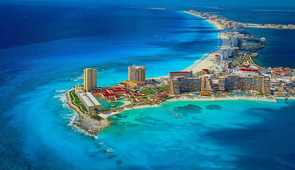 Cancún en la mira: Descubre 10 fascinantes datos que convierten esta joya en la perla del Caribe mexicano 4 Moncloa cancun 1 Moncloa