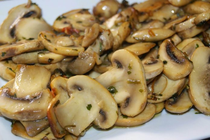 champiñones al ajillo