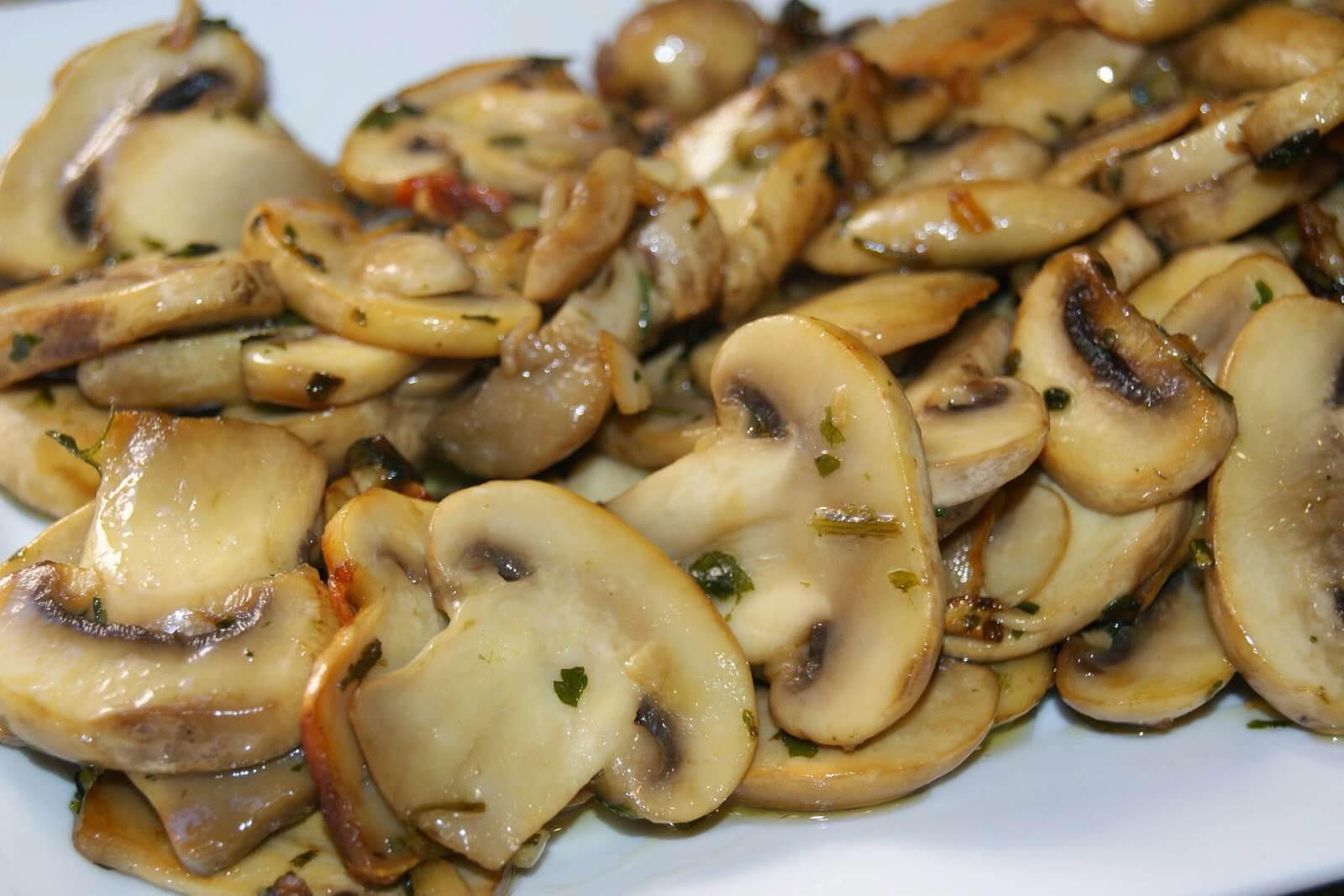 champiñones al ajillo