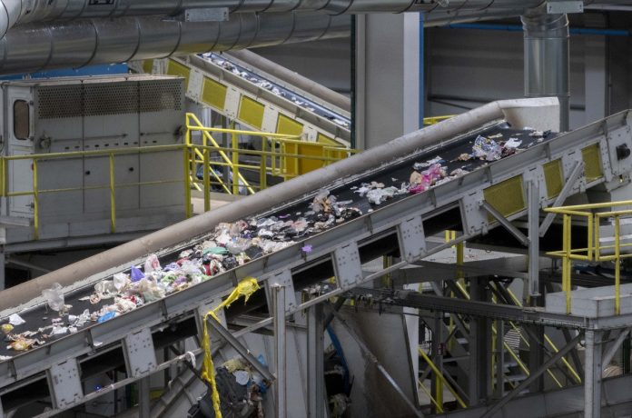 La nueva planta de tratamiento de residuos de Loeches incrementa el coste del servicio a los 31 municipios a los que da servicio.