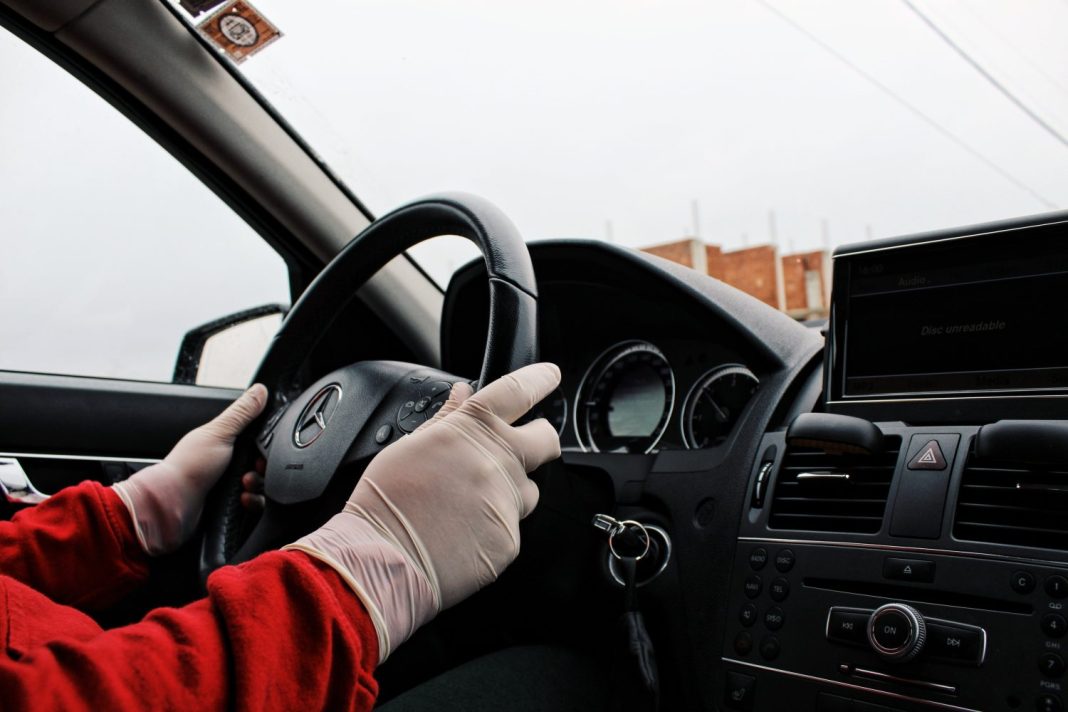 conducir con guantes