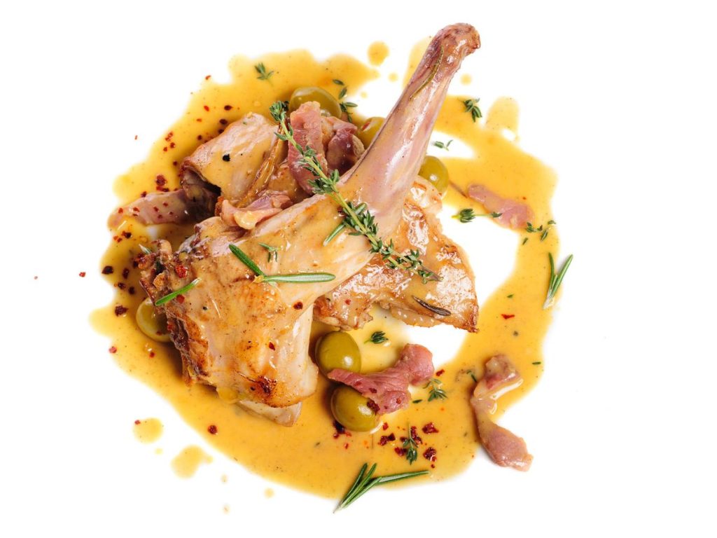 Conejo en salsa: receta tradicional para un banquete de primera 2 Moncloa conejo Moncloa