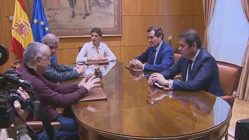 Yolanda Díaz espera consensuar con los agentes sociales la reducción de la jornada laboral