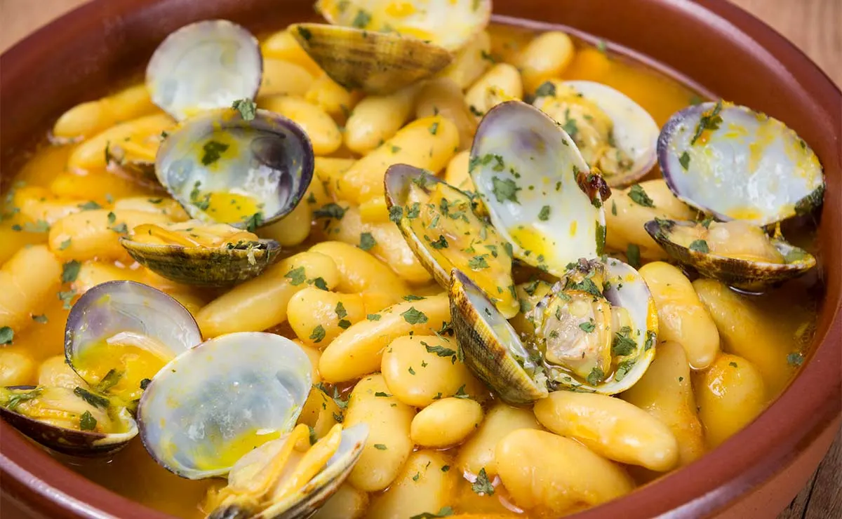 Descubre el arte culinario: prepara fabes con almejas de manera excepcional con estos irresistibles y sencillos consejos 3 Moncloa CONSIDERACIONES DIETÉTICAS, PLACER SIN CULPA