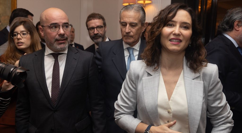 Fran Martín, el delegado del Gobierno en Madrid, ataca sin piedad a Isabel Díaz  Ayuso por los casos de su hermano y de su novio.