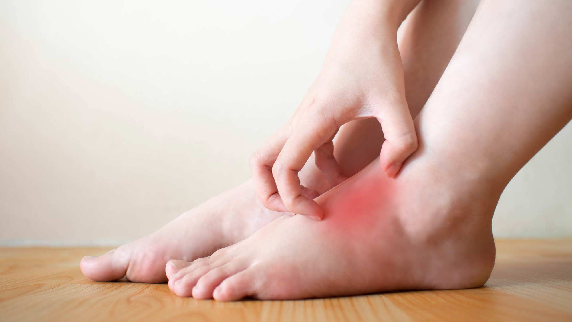Libérate de los hongos en los pies con estos efectivos y sorprendentes remedios caseros, ¡pruébalos ahora mismo! 2 Moncloa INTEGRANDO LOS REMEDIOS EN TU RUTINA