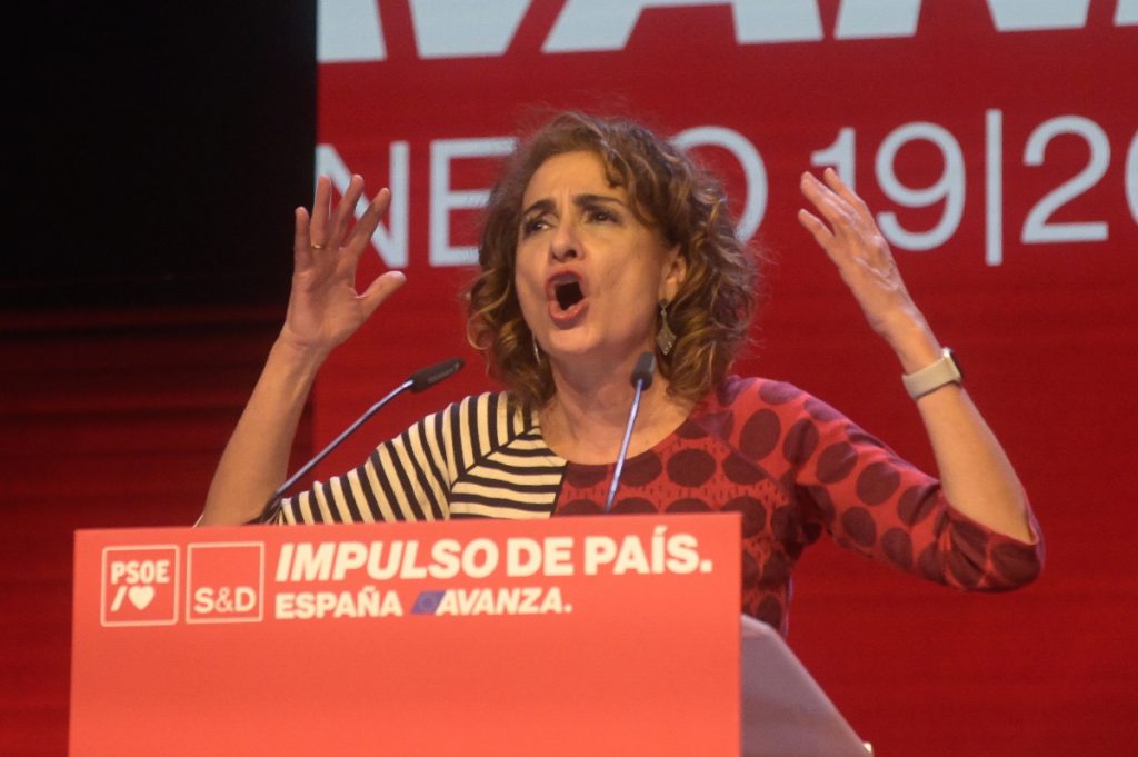 El PP de Moreno barre al PSOE Espadas y Montero en Andalucía