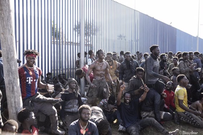 Marruecos vuelve a frenar la llegada de migrantes, pero Canarias bate récord