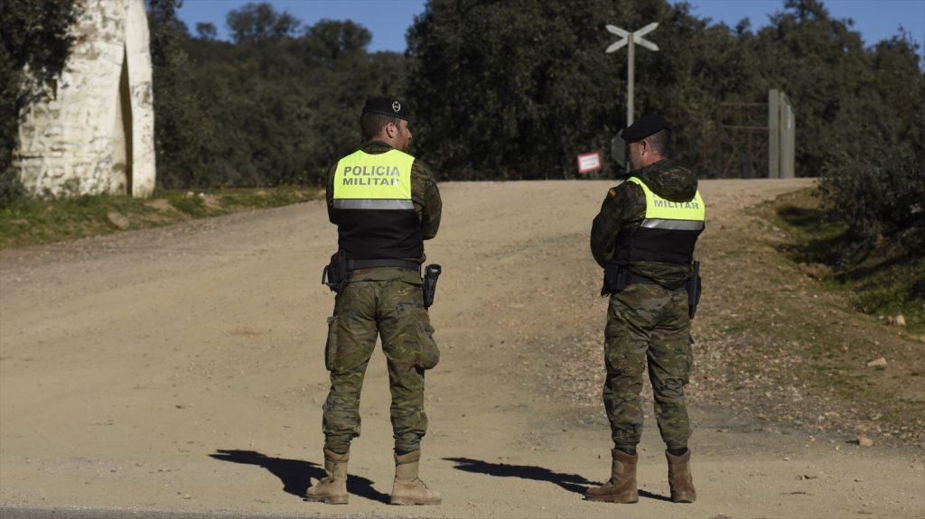 Militares acordonando la base del Cerro Muriano tras el trágico accidente ocurrido el 21 de diciembre. /Europa Press