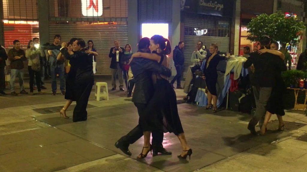 Buenos Aires en detalle: Descubre fascinantes curiosidades que revelan la esencia única y cautivadora de esta ciudad 4 Moncloa noche portena Moncloa
