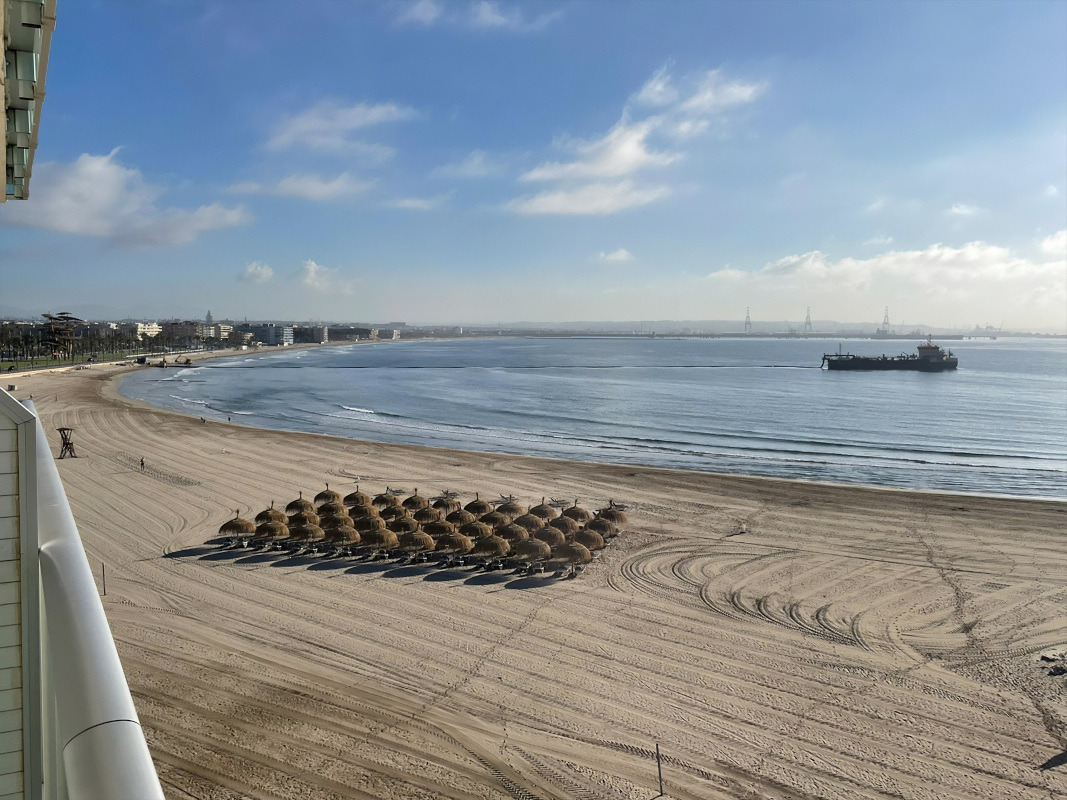La Playa La Pineda de Tarragona es una de las playas de la Costa Dorada y europeas con mayor contaminación.