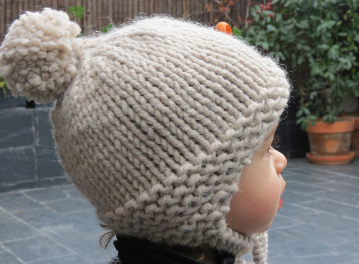 Misterioso encanto: Descubre el motivo detrás de la presencia del pompón en los gorros de invierno 3 Moncloa POMPONES EN LA ERA DIGITAL: INFLUENCIA EN LAS REDES
