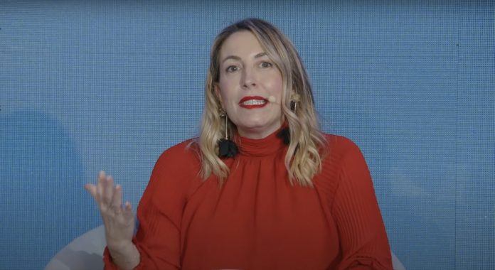 María Guardiola, presidenta de la Junta de Extremadura, mete prisa a Castilla-La Mancha y Puente con el AVE.