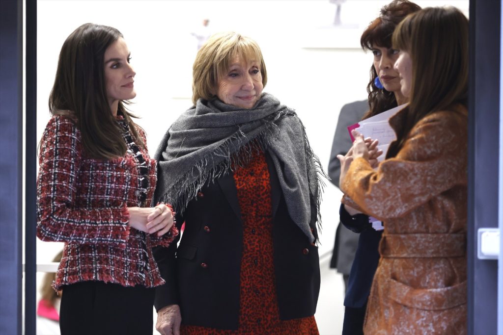 La reina Letizia y la ministra Ana Redondo se interesaron por conocer los retos de APRAMP.