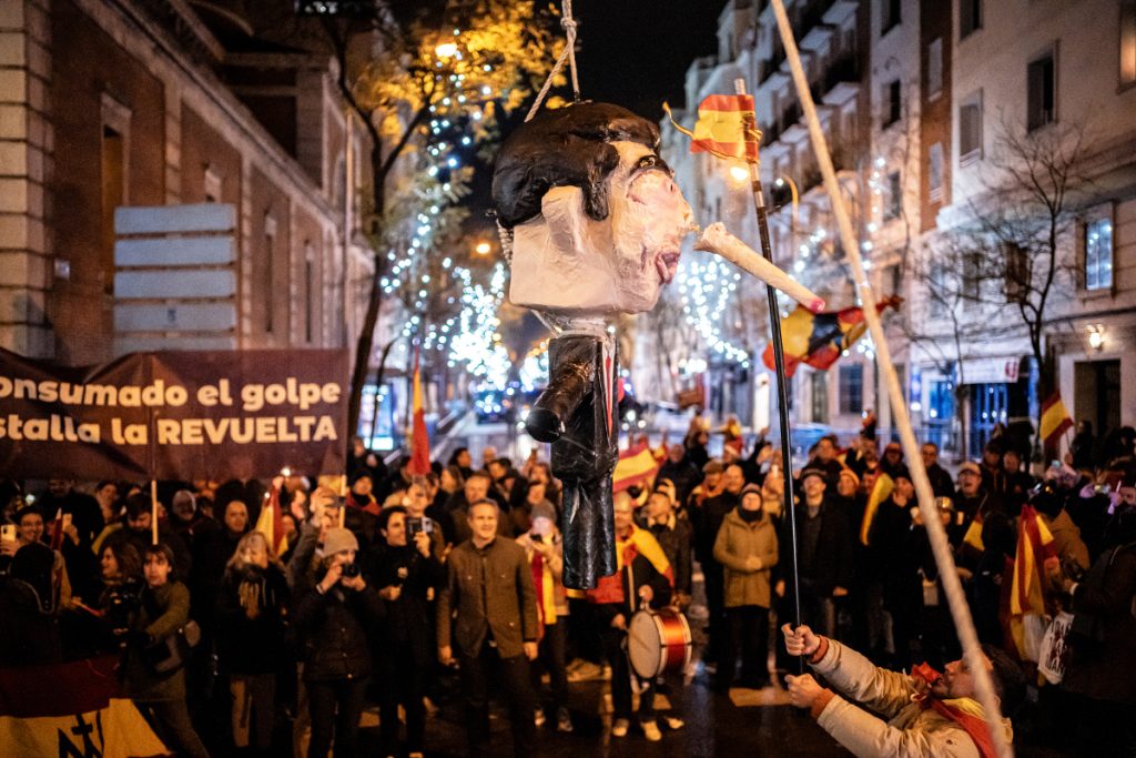 Revuelta convocó la piñata con un muñeco de Pedro Sánchez que ha enervado al PSOE