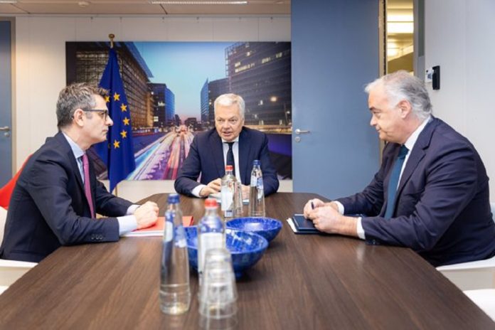 Reynders da una «última oportunidad» a Bolaños y un pesimista Pons para renovar el CGPJ