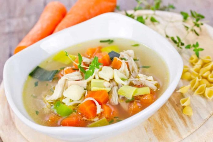 La Receta Anti-Resfriados: Un Nutricionista Revela el Poder de la Sopa de Pollo