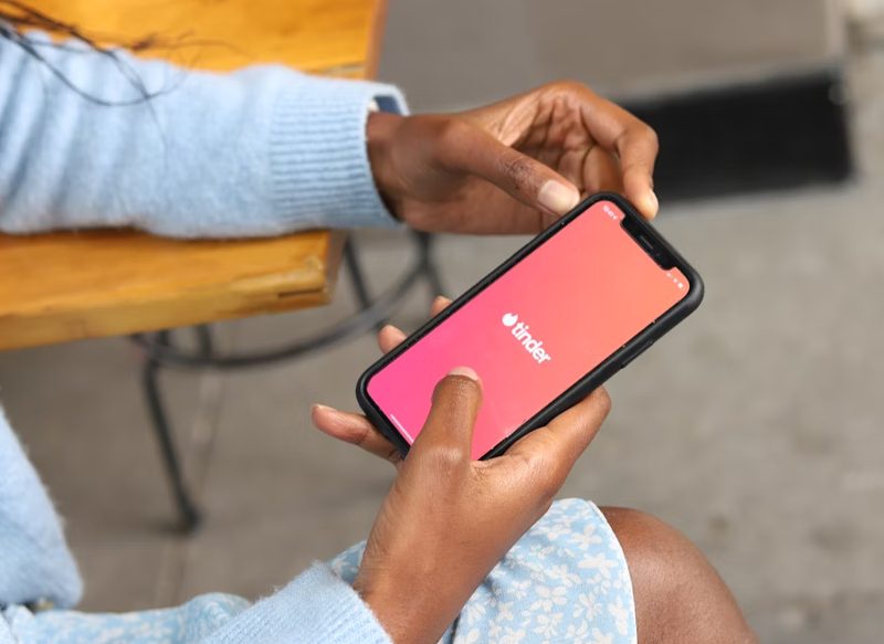 La particular estafa que tiene a todos sin palabras y que está siendo tendencia por su insólita petición 1 Moncloa TINDER TRATA DE EVITAR ESTOS ENGAÑOS AMOROSOS