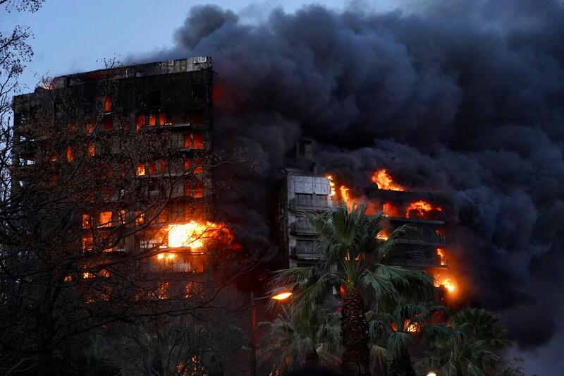Al menos 13 heridos en un devastador incendio en un edificio de Valencia 1 Moncloa 20240222210053 Moncloa
