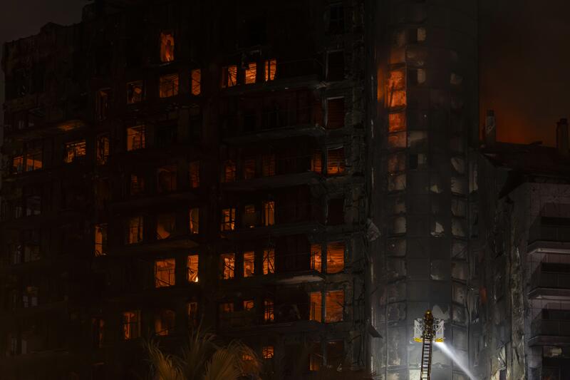 Asciende a diez el número de víctimas en el devastador incendio de Valencia 1 Moncloa El devastador incendio en el Campana, Valencia