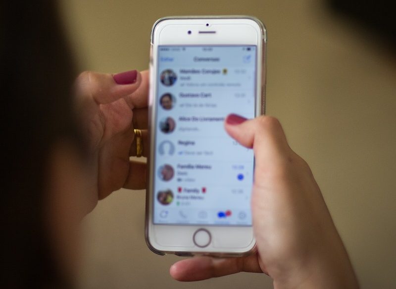 BLOQUEAR Y DENUNCIAR CONTACTOS EN WHATSAPP
