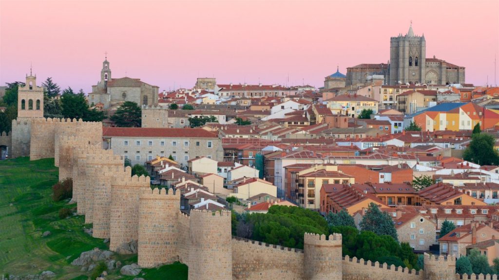 10 destinos cerca de Madrid para darse una escapada en Semana Santa 3 Moncloa Avila Moncloa